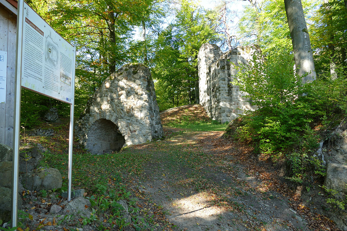 Infotafel an der Burgruine