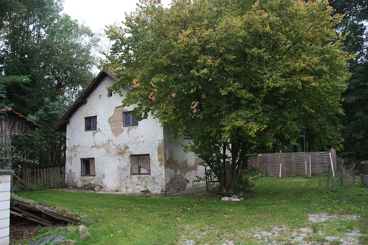 Leerstehendes Gebäude in Taimering